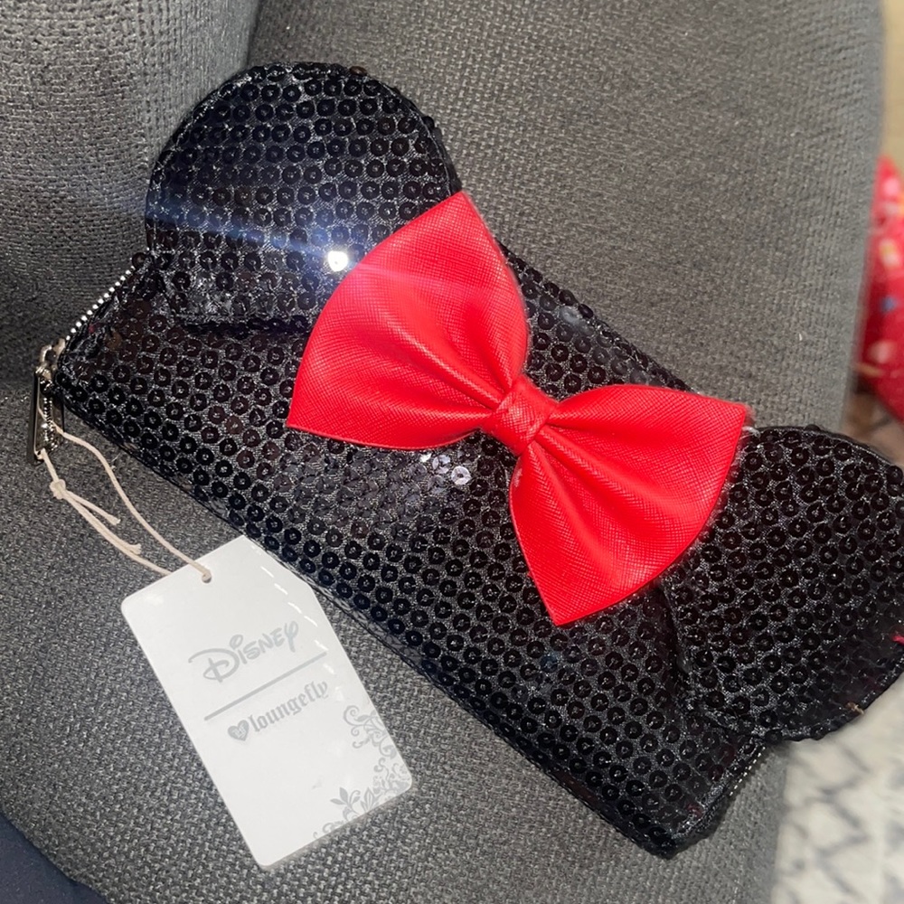 🚚FREE SHIPPING🚚 Disney Loungefly Minnie Mouse Sequin Wallet
